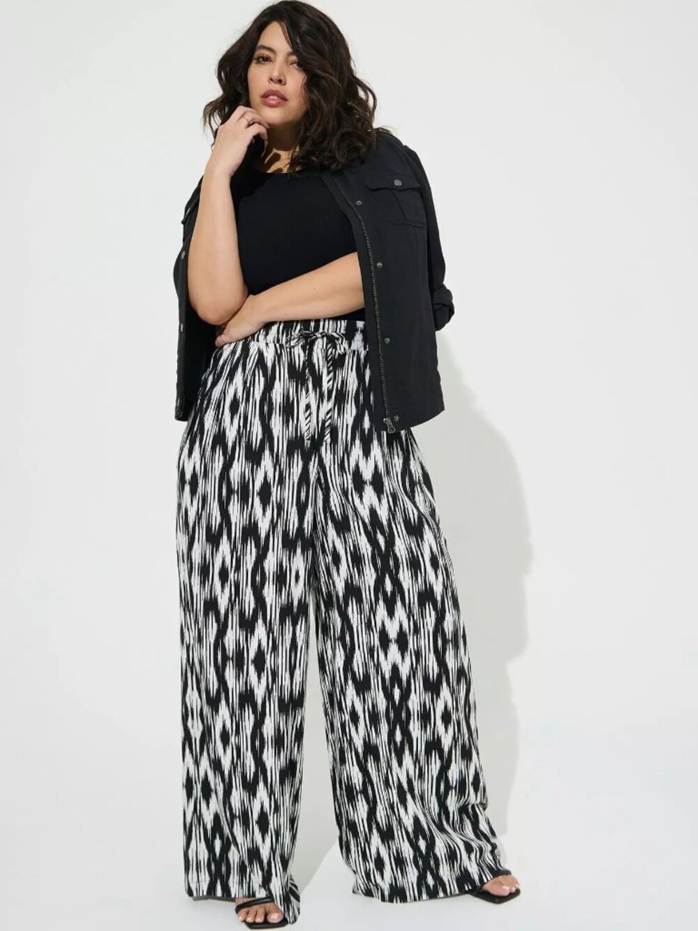 Torrid Pull‑On Wide‑Leg Stretch Challis High‑Rise Pant – Ikat Black – Size 2T